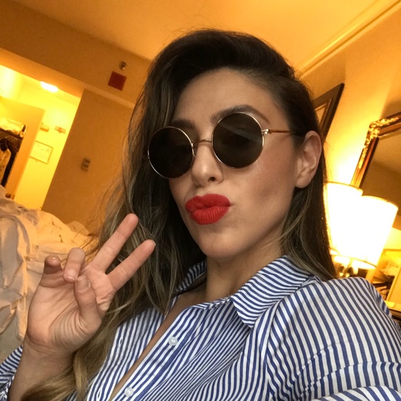 Meet your Posher, Christina - Picture 5 of 5